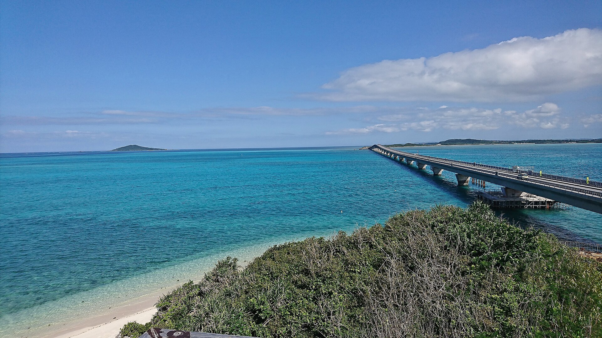 宮古島の橋と海